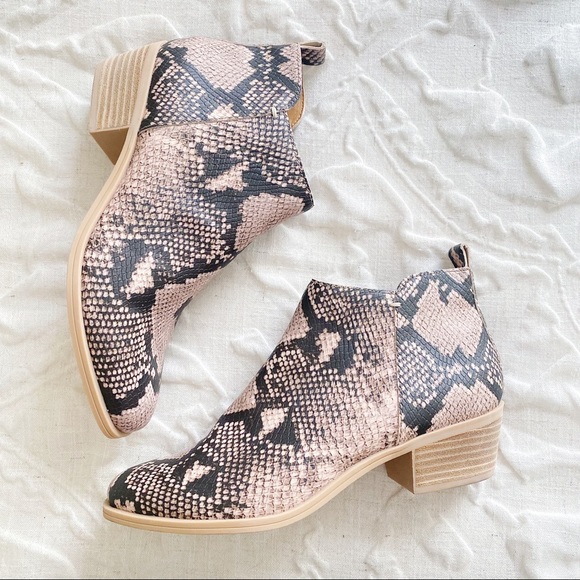 Dolce Vita Westa Ankle Bootie New $120 - Picture 3 of 9